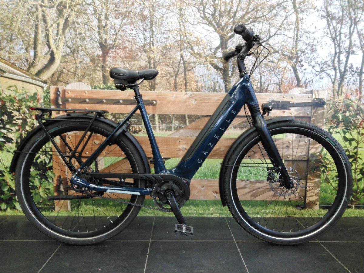 Foto van Gazelle Ultimate C8+ Hmb Dames Pine Green Lucido 57cm 2024 (2024) via Lukassen Tweewielers